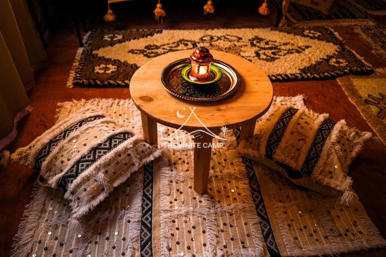 The White Camp - Your Merzouga Luxury Desert Camp & Erg Chebbi Dunes Camel Riding Bagian luar foto