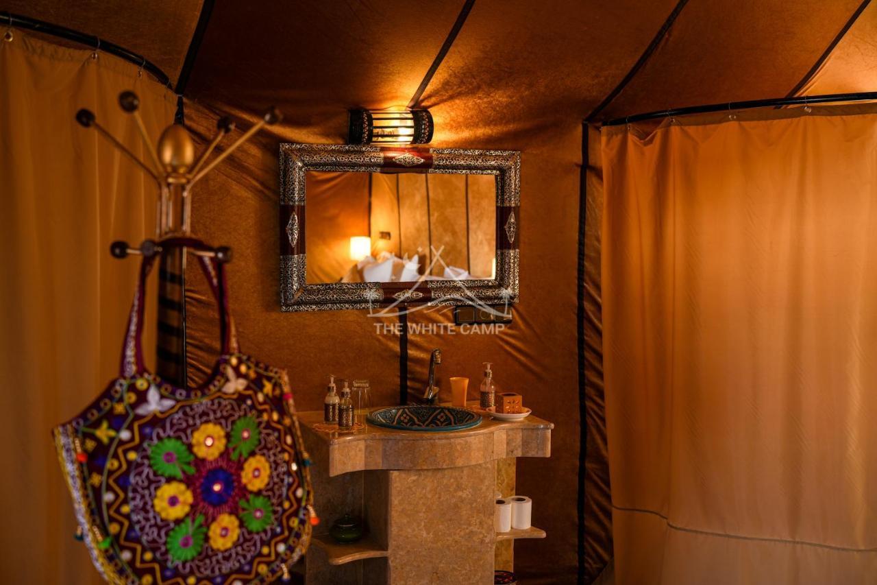 The White Camp - Your Merzouga Luxury Desert Camp & Erg Chebbi Dunes Camel Riding Bagian luar foto