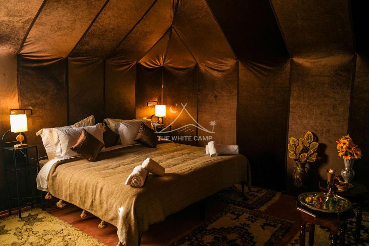 The White Camp - Your Merzouga Luxury Desert Camp & Erg Chebbi Dunes Camel Riding Bagian luar foto