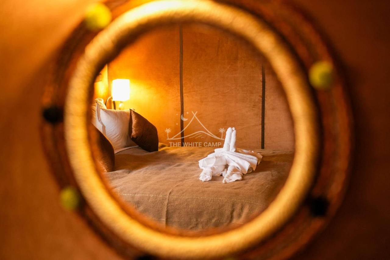 The White Camp - Your Merzouga Luxury Desert Camp & Erg Chebbi Dunes Camel Riding Bagian luar foto