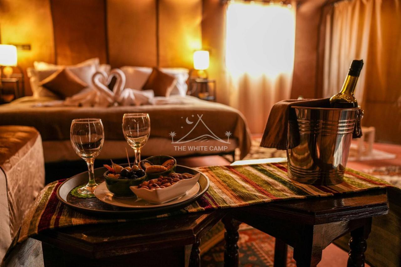 The White Camp - Your Merzouga Luxury Desert Camp & Erg Chebbi Dunes Camel Riding Bagian luar foto