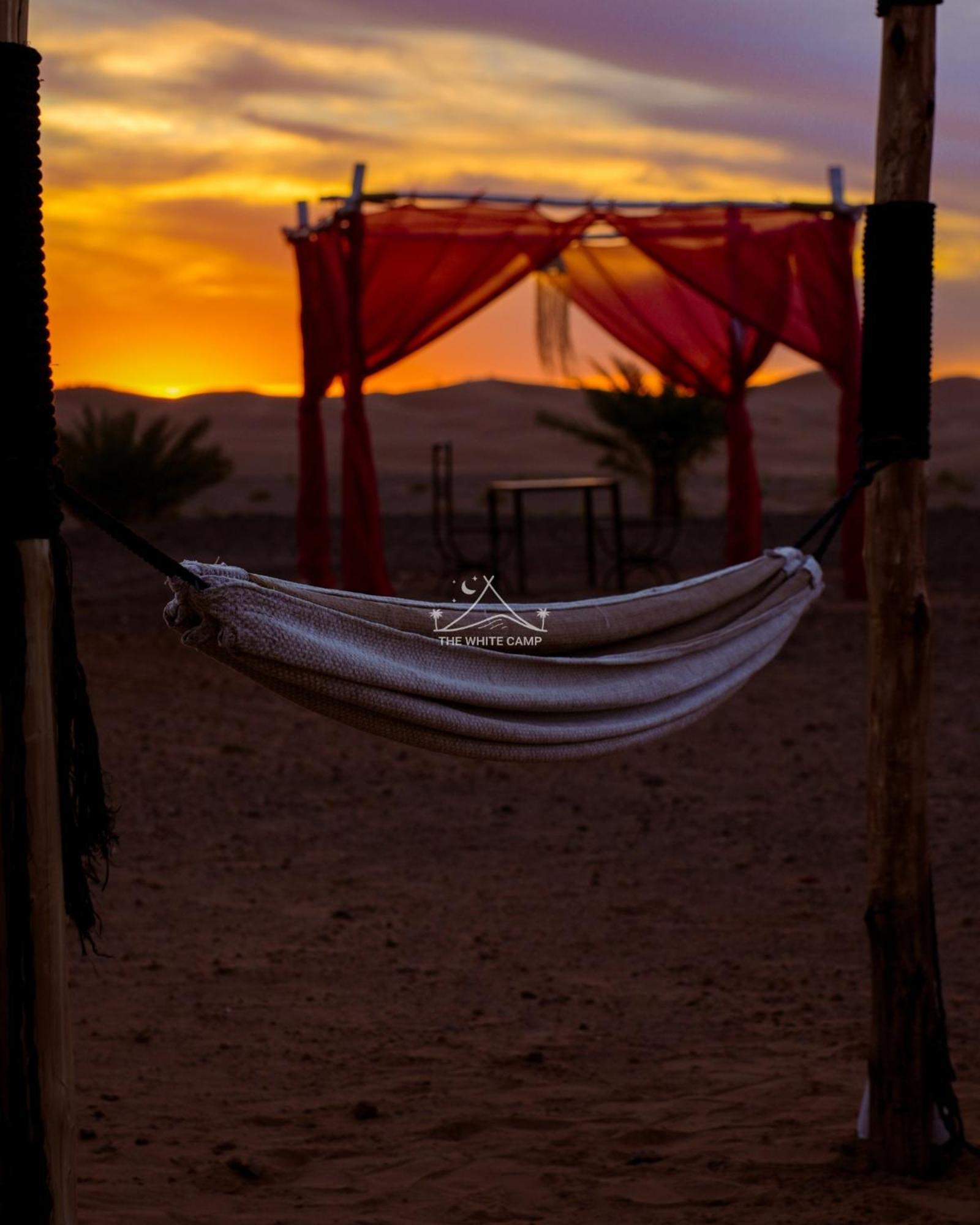 The White Camp - Your Merzouga Luxury Desert Camp & Erg Chebbi Dunes Camel Riding Bagian luar foto