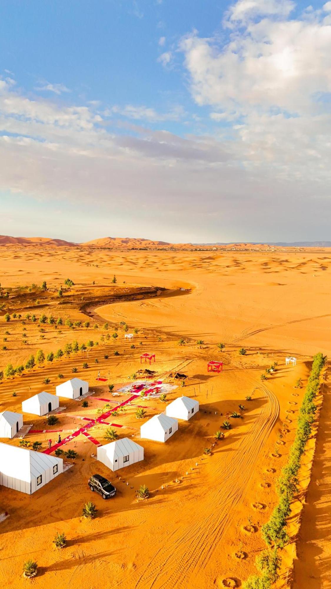 The White Camp - Your Merzouga Luxury Desert Camp & Erg Chebbi Dunes Camel Riding Bagian luar foto